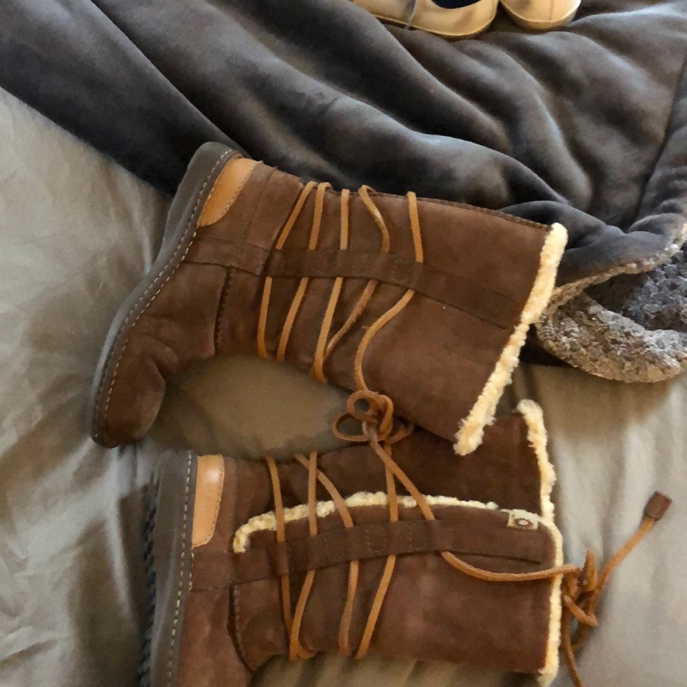 ugg moccasin boots